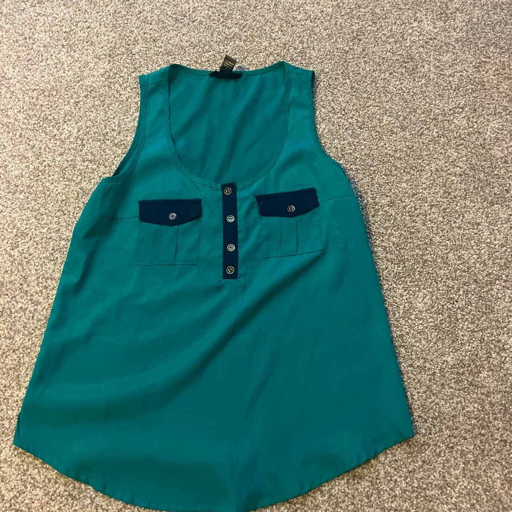 Small MiMo green sleeveless blouse with pockets/buttons on front